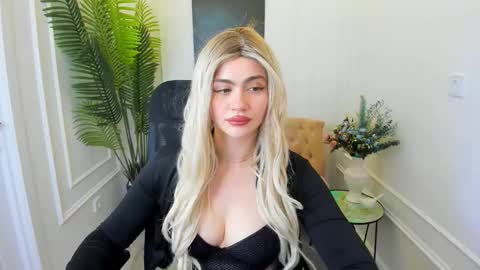 lesliemineg online show from 10.10.25