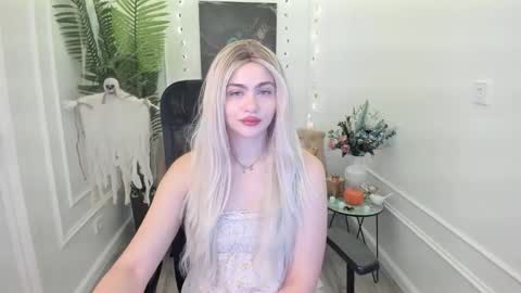 lesliemineg online show from 10.16.25