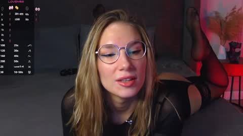 Snapshot of lesliemines chatting on 04.30.26 Leslie online show from 04.30.26