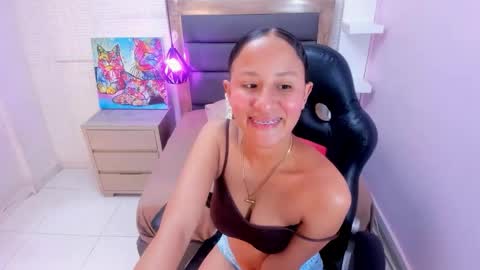 Snapshot of leslysimpson chatting on 02.10.26 online show from 02.10.26