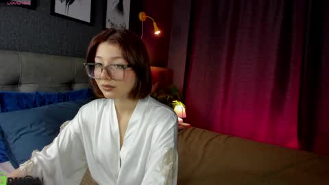 Snapshot of lessi_grace chatting on 04.05.26 Lessi online show from 04.05.26