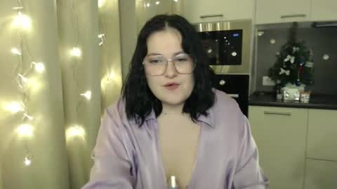 Snapshot of lesssi_ chatting on 12.27.24 Alison online show from 12.27.24