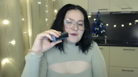 Snapshot of lesssi_ chatting on 01.02.25 Alison online show from 01.02.25