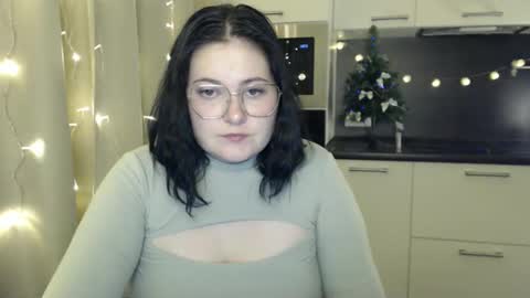 Snapshot of lesssi_ chatting on 01.02.25 Alison online show from 01.02.25