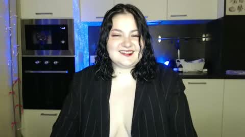 Snapshot of lesssi_ chatting on 02.05.25 Alison online show from 02.05.25