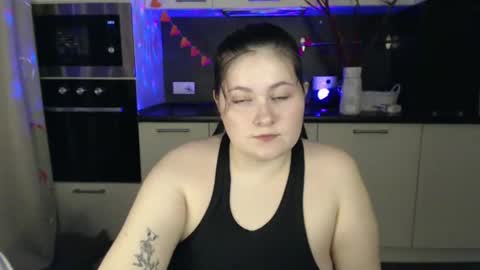 Snapshot of lesssi_ chatting on 02.23.25 Alison online show from 02.23.25