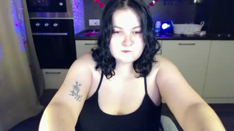 Snapshot of lesssi_ chatting on 02.26.25 Alison online show from 02.26.25