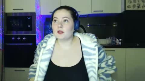 Snapshot of lesssi_ chatting on 03.11.25 Alison online show from 03.11.25