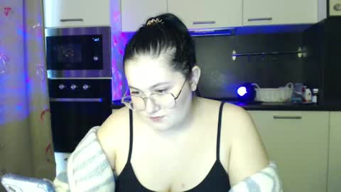 Snapshot of lesssi_ chatting on 03.11.25 Alison online show from 03.11.25