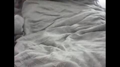 Snapshot of leweylewy chatting on 10.15.25 leweylewy online show from 10.15.25