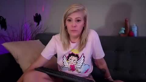 Snapshot of lexi_shocker chatting on 10.05.25 Lexi online show from 10.05.25