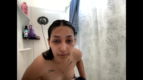 lexiaguirre4 online show from 02.28.25