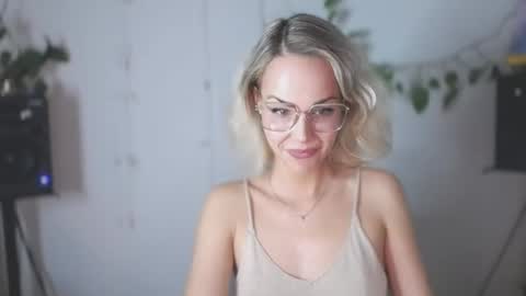 Lexie online show from 12.10.24