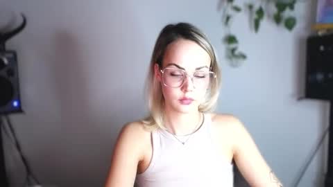 Lexie online show from 02.25.25