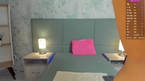 Lexie Thompson  online show from 09.15.25