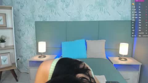 Lexie Thompson  online show from 10.03.25