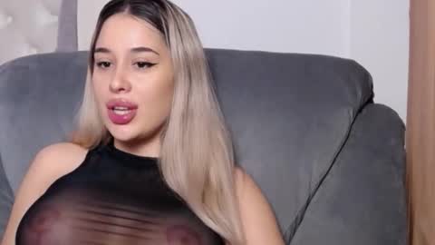 Snapshot of lexxyselena chatting on 09.14.25 Lexxyselena online show from 09.14.25