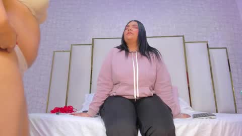 Snapshot of lexy_and_mia chatting on 12.17.25 lexy and mia online show from 12.17.25