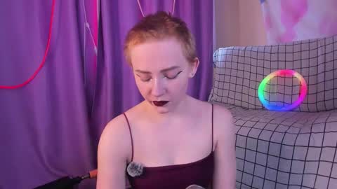 Snapshot of lexy_l0vy chatting on 09.24.25 LexxxY online show from 09.24.25