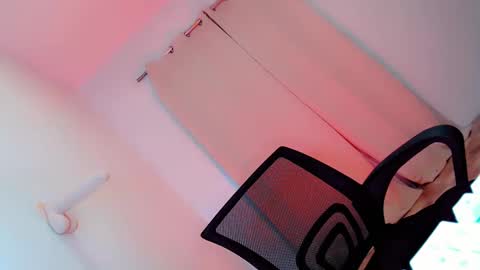 Snapshot of lexy_lore18 chatting on 02.14.25 lexy_lore18 online show from 02.14.25