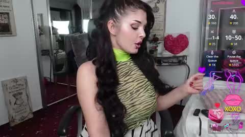 Snapshot of lexyrene chatting on 09.29.25 Adina online show from 09.29.25