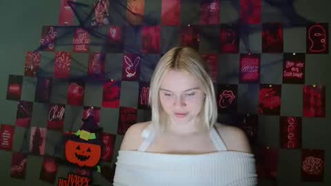 Leyla online show from 10.13.25