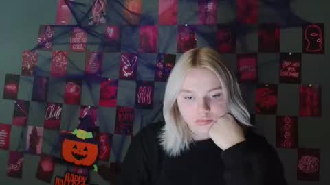 Leyla online show from 10.23.25