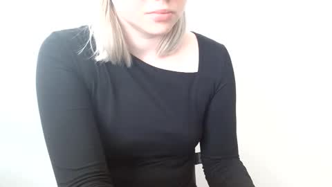 Snapshot of leyla_le chatting on 03.15.26 Leyla online show from 03.15.26