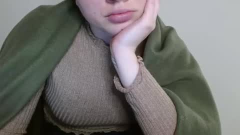 Snapshot of leyla_le chatting on 04.14.26 Leyla online show from 04.14.26