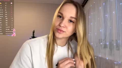 Mia online show from 12.21.25