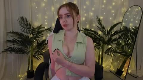 Snapshot of li_j chatting on 04.28.26 Linda my FANSLY red fury online show from 04.28.26