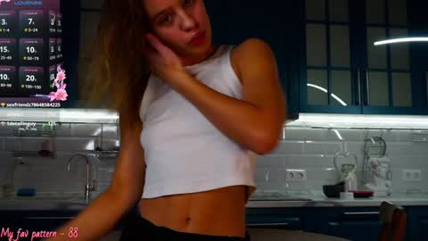 Snapshot of li_queen_ chatting on 12.30.24 Hey Im Alexa tg online show from 12.30.24