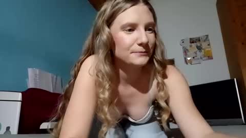 Snapshot of lia06_ chatting on 12.22.25 lia06_ online show from 12.22.25