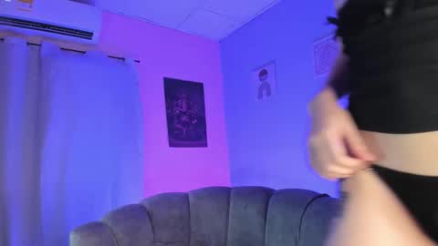 Lia 3 online show from 10.28.25