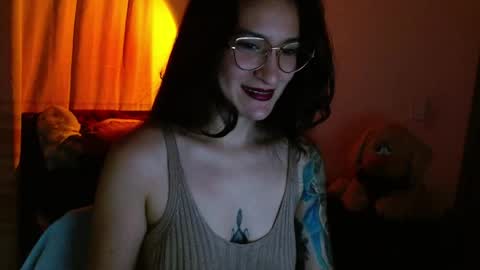 Snapshot of lia_ana_ chatting on 05.13.26 liliana online show from 05.13.26