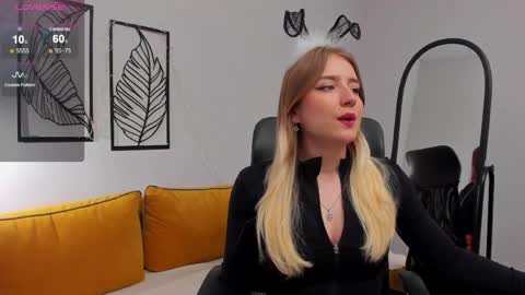 Snapshot of lia_candy_ chatting on 05.05.26 Lia online show from 05.05.26
