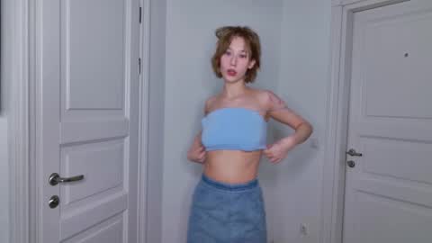 Snapshot of lia_gwen chatting on 11.26.25 lia_gwen online show from 11.26.25