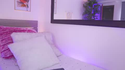 Snapshot of lia_mackenzie chatting on 07.09.26 liaa online show from 07.09.26