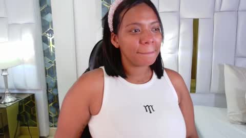 lia_mariana online show from 10.22.25