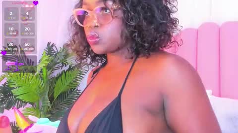 lia_queen18 online show from 10.27.25