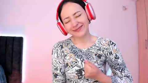 Little Queen Lia  online show from 01.18.25