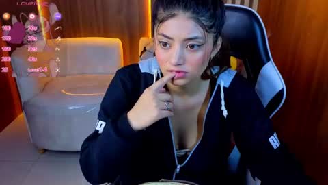 Snapshot of lia_queen_tx chatting on 07.15.26 Online 1400 - 2100 online show from 07.15.26