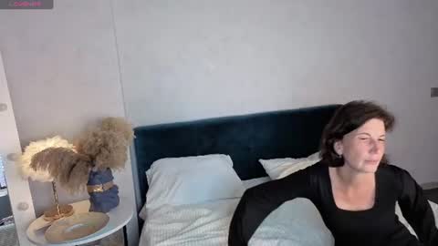 Snapshot of lia_reyn chatting on 06.25.26 lia_reyn online show from 06.25.26