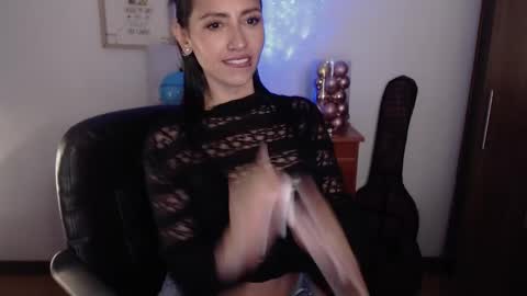 Snapshot of lia_smith87 chatting on 12.13.24 Laura online show from 12.13.24