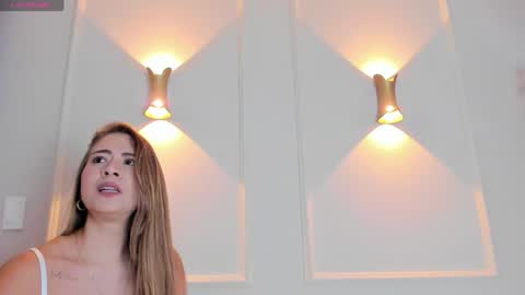 Snapshot of lia_walton__ chatting on 12.21.24 liz walton online show from 12.21.24