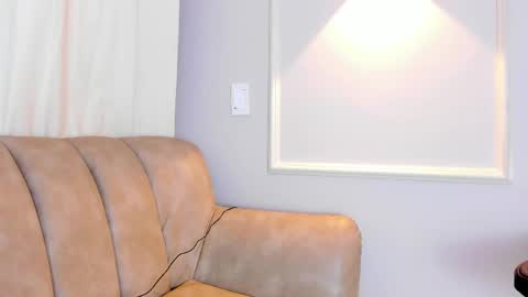 Snapshot of lia_walton__ chatting on 03.11.25 liz walton online show from 03.11.25