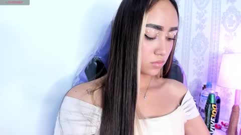 Snapshot of liaa_18 chatting on 10.08.25 Liaa online show from 10.08.25