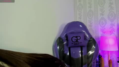 Snapshot of liaa_18 chatting on 10.15.25 Liaa online show from 10.15.25