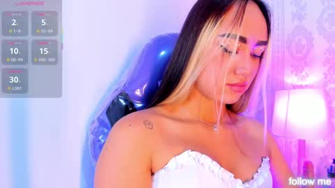 Snapshot of liaa_18 chatting on 11.08.25 Liaa online show from 11.08.25