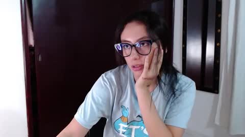 Snapshot of liaa_cute_ chatting on 02.14.25 lia online show from 02.14.25